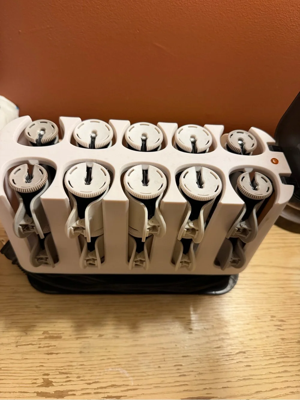 Remington White and Black Multi-Slot Controller Charging Dock
